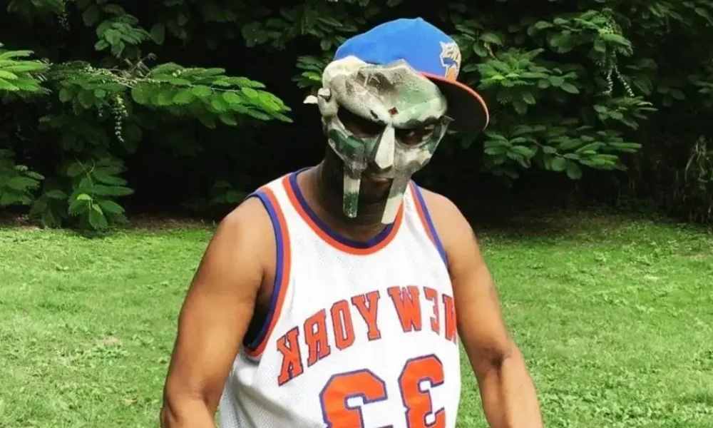 MF Doom net worth - masked rapper with metal face mask counting money