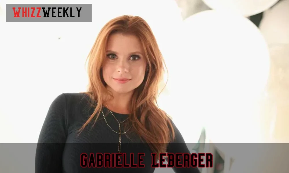 Gabrielle LeBerger in Reba as Elizabeth, a toddler in a heartwarming family moment, iconic in 2000s sitcom history.